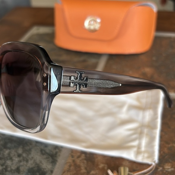Tory Burch Oversized Square Logo Sunglasses - Picture 3 of 8